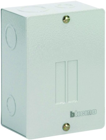 1720 BTPLUG - Centro de carga sobreponer 2 circuitos 50a btn/2sn Btplug Bticino